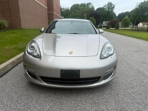Silver 2011 Porsche Panamera 2