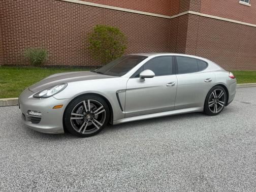 Silver 2011 Porsche Panamera 2