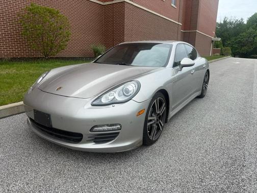 Silver 2011 Porsche Panamera 2