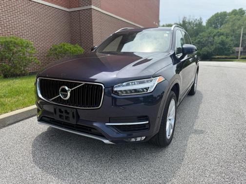 Blue 2017 Volvo XC90 T6 Momentum