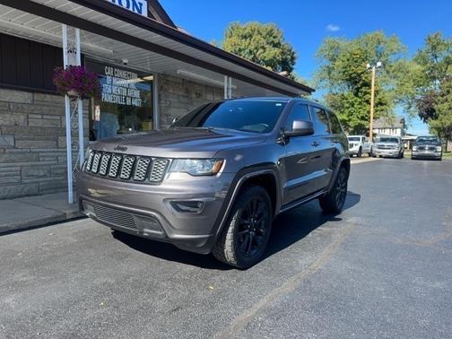 Gray 2018 Jeep Grand Cherokee Altitude