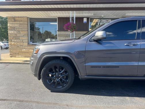 Gray 2018 Jeep Grand Cherokee Altitude