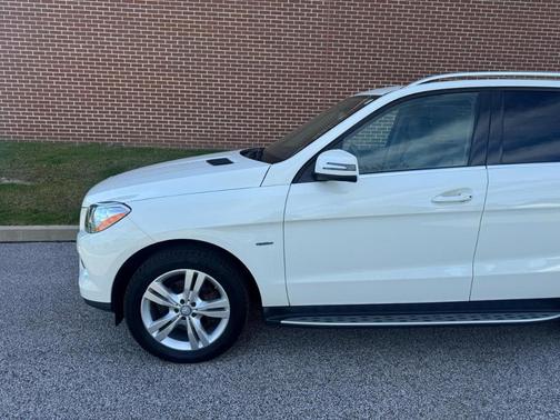 White 2012 Mercedes-Benz M-Class ML 350 4MATIC