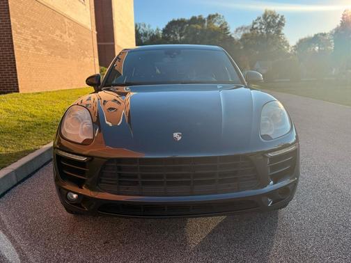 2017 Porsche Macan BASE