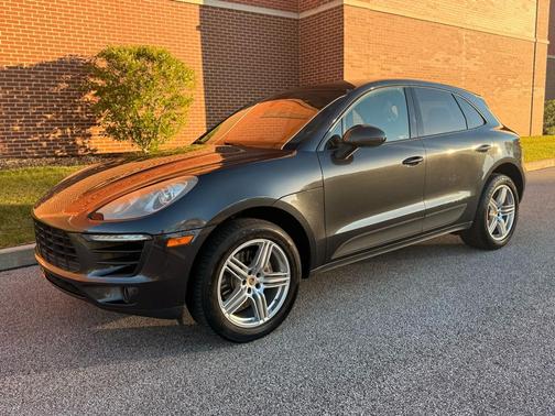 2017 Porsche Macan BASE
