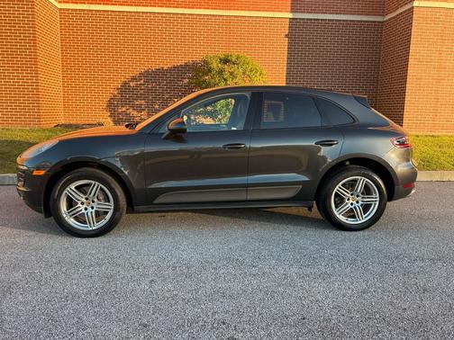 2017 Porsche Macan BASE