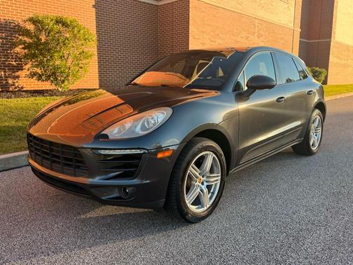 2017 Porsche Macan BASE