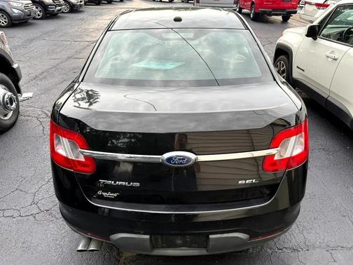 2011 Ford Taurus SEL