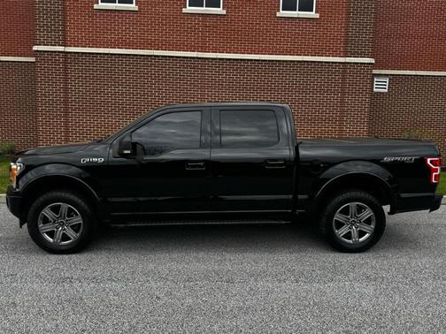Black 2019 Ford F-150 XLT