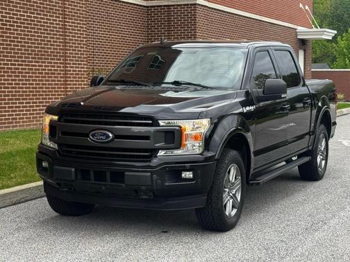 Black 2019 Ford F-150 XLT