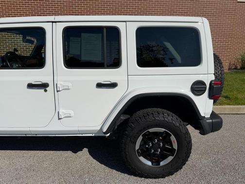White 2018 Jeep Wrangler Unlimited Rubicon