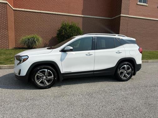 White 2018 GMC Terrain SLT