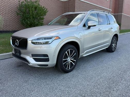 2016 Volvo XC90 Hybrid T8 Momentum