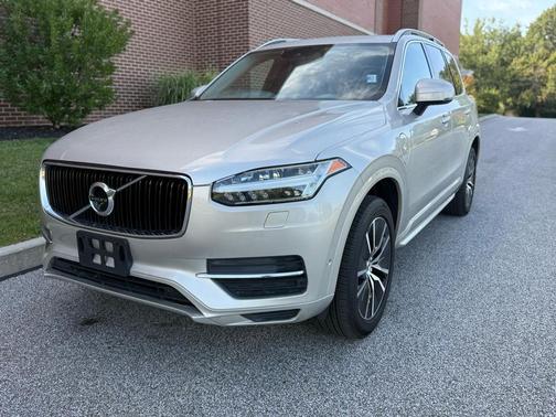 2016 Volvo XC90 Hybrid T8 Momentum
