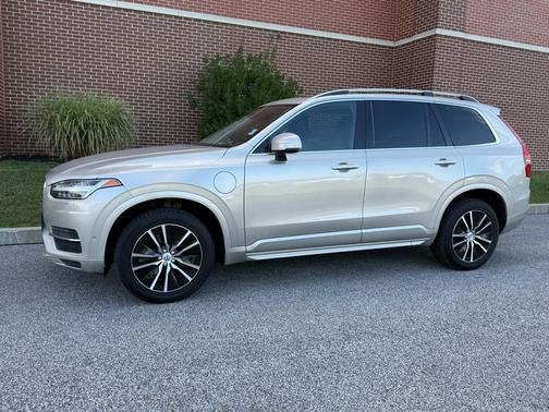 2016 Volvo XC90 Hybrid T8 Momentum