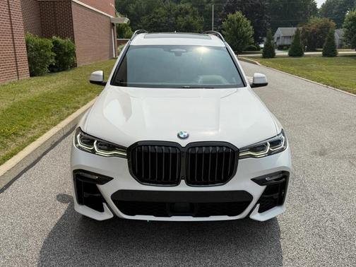White 2021 BMW X7 M50i