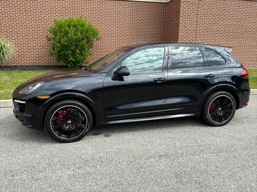 2014 Porsche Cayenne GTS