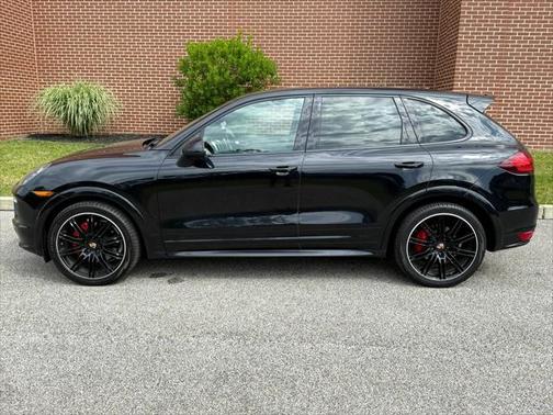 2014 Porsche Cayenne GTS
