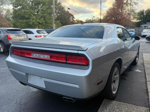 2012 Dodge Challenger SXT