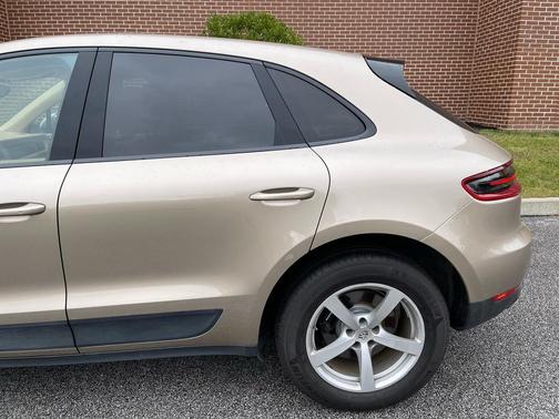 2017 Porsche Macan BASE