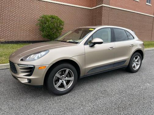 2017 Porsche Macan BASE
