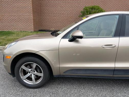 2017 Porsche Macan BASE