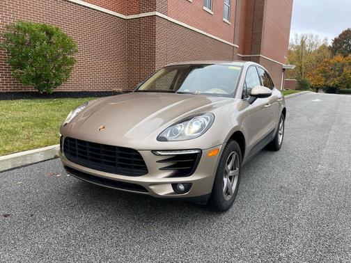 2017 Porsche Macan BASE