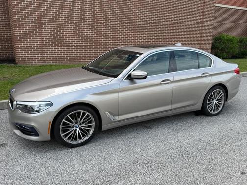 Gold 2018 BMW 540 i xDrive