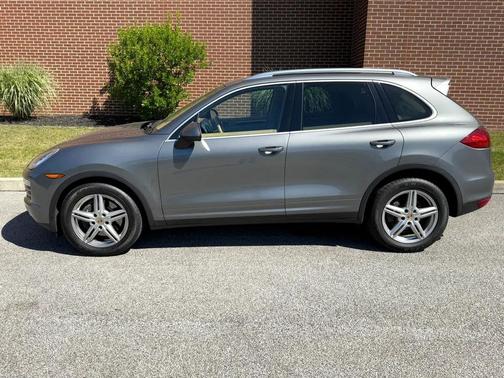 2014 Porsche Cayenne BASE