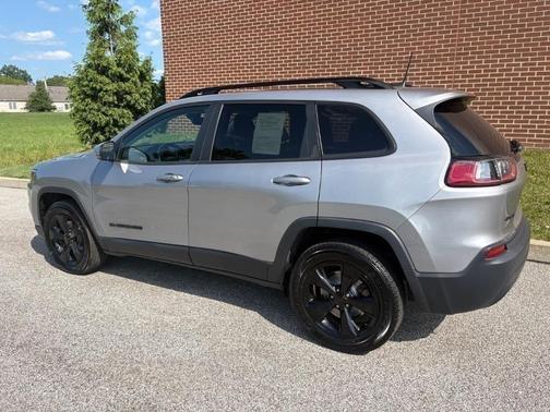 Gray 2019 Jeep Cherokee Latitude Plus