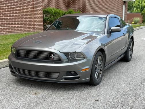 Gray 2013 Ford Mustang V6 Premium