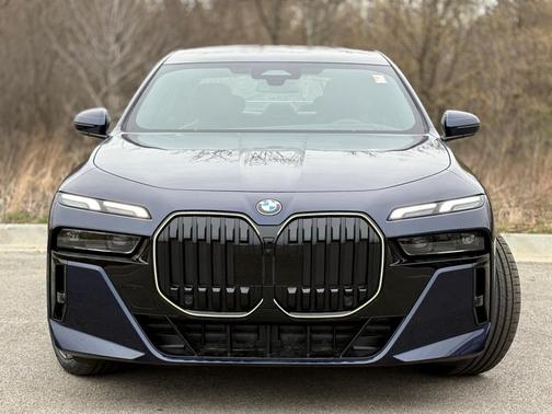 2025 BMW 740 i xDrive