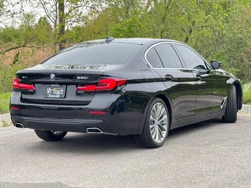 Black Sapphire Metallic 2022 BMW 530 i xDrive