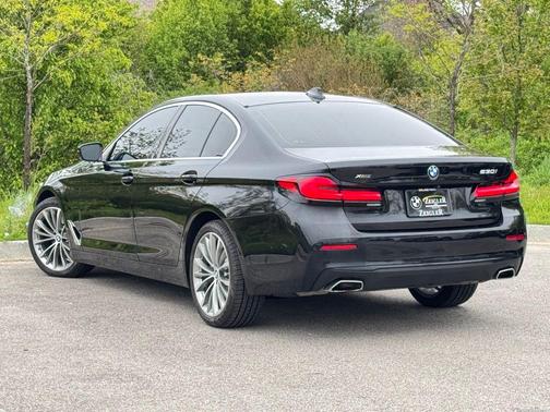 Black Sapphire Metallic 2022 BMW 530 i xDrive