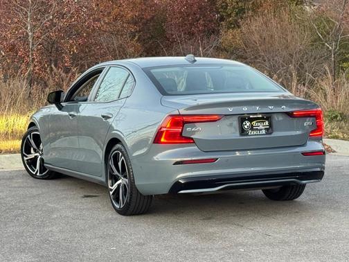 2024 Volvo S60 B5 Plus Dark Theme