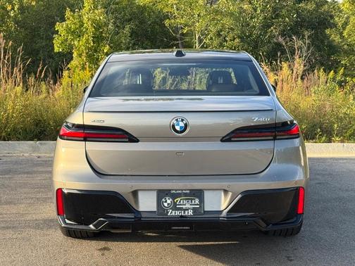 2026 BMW 740 i xDrive