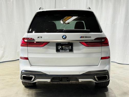 2022 BMW X7 M50i