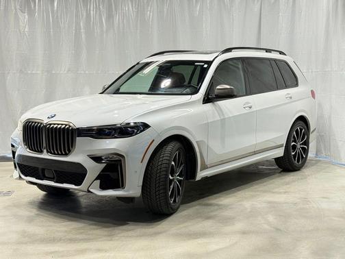 2022 BMW X7 M50i