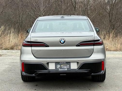 2026 BMW 740 i xDrive