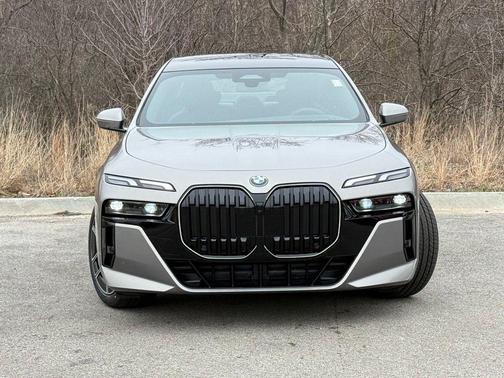 2026 BMW 740 i xDrive