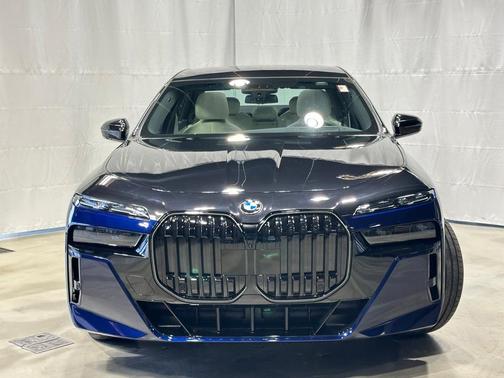 2025 BMW 760 760i xDrive
