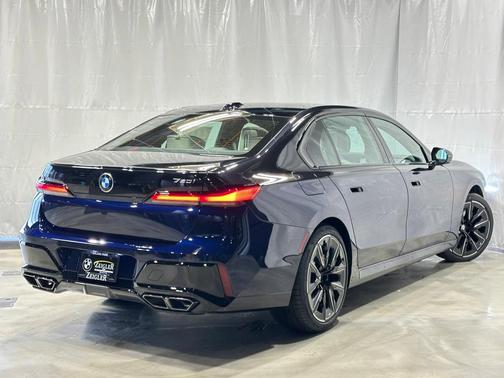 2025 BMW 760 760i xDrive
