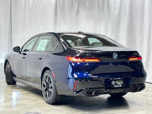 2025 BMW 760 760i xDrive