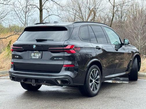 Black Sapphire Metallic 2025 BMW X5 xDrive40i