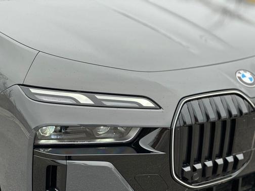 2025 BMW 760 760i xDrive