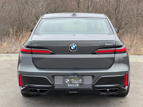 2025 BMW 760 760i xDrive