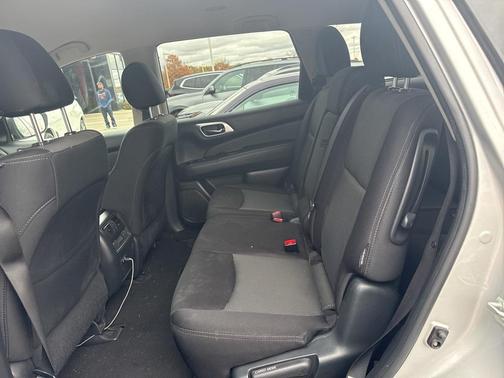 2020 Nissan Pathfinder S