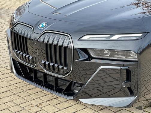 2025 BMW 750e xDrive
