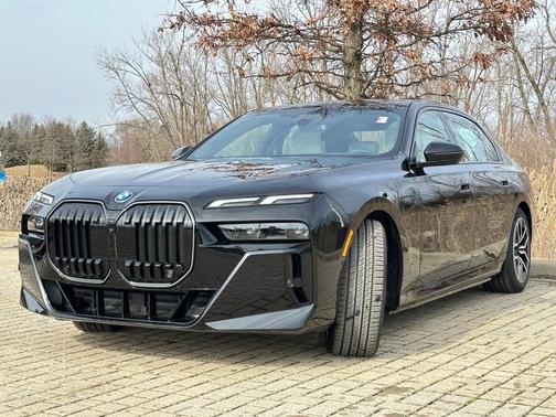 2025 BMW 750e xDrive