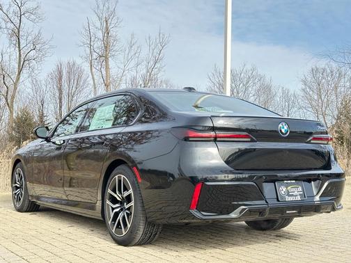 2025 BMW 750e xDrive